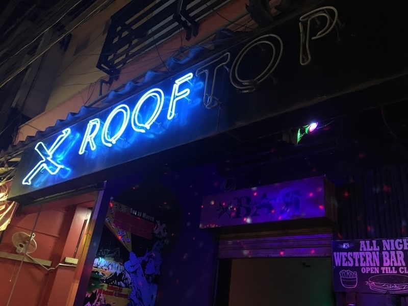 シェムリアップのルーフトップバーのXBAR