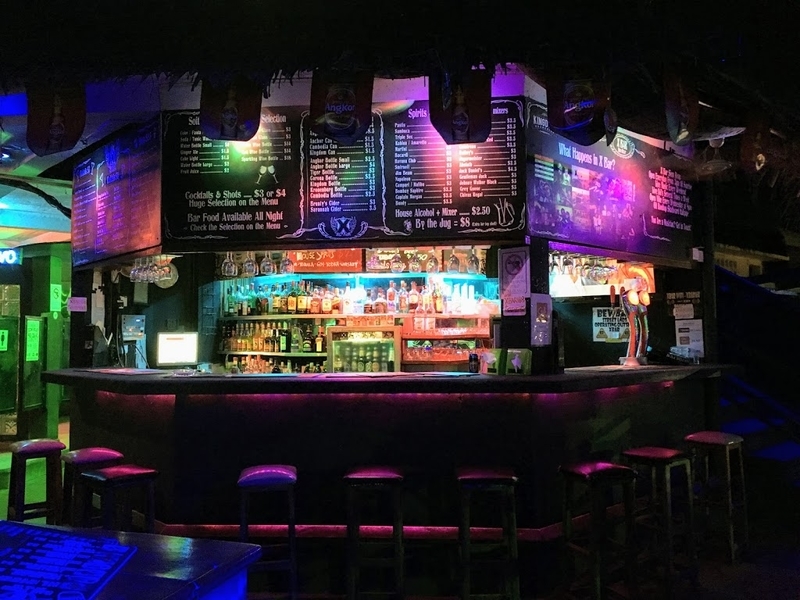シェムリアップのルーフトップバーのXBAR