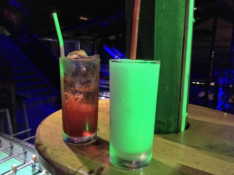 シェムリアップのルーフトップバーのXBAR