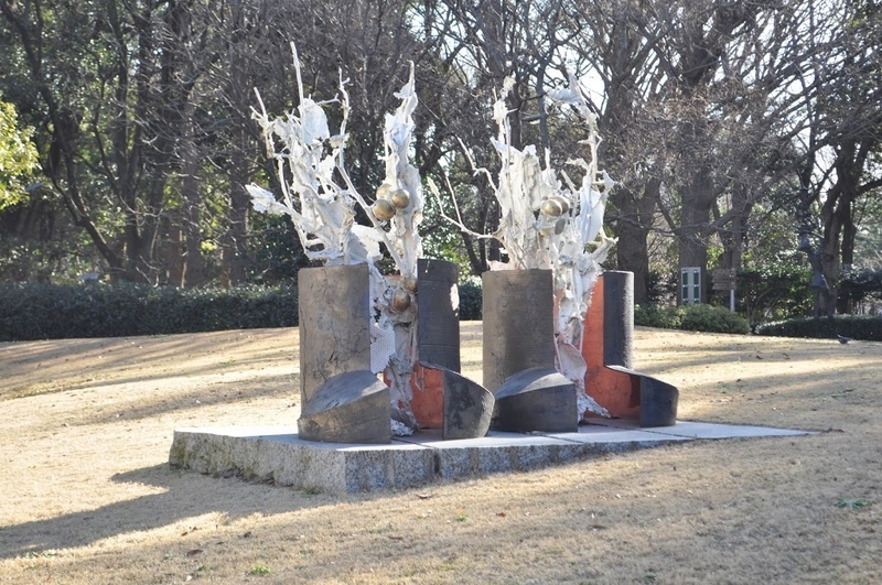 向井良吉《吾、大地》1987年,白銅・真鍮 - モニュメント備忘録