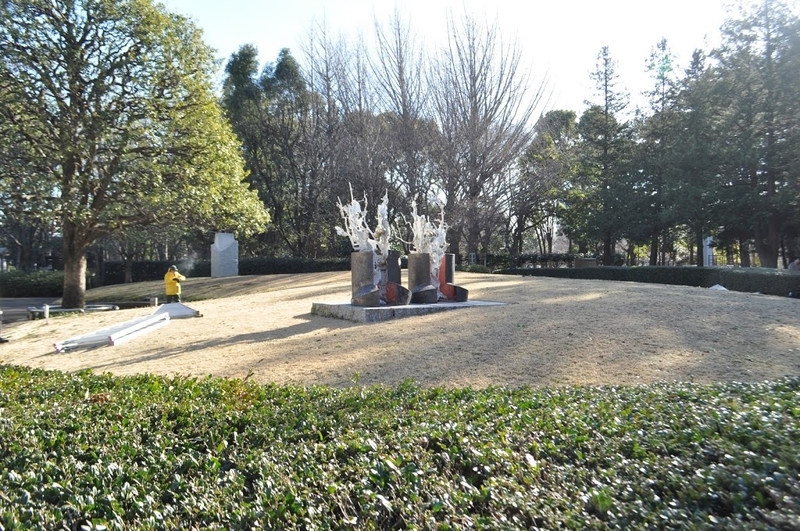 向井良吉《吾、大地》1987年,白銅・真鍮 - モニュメント備忘録