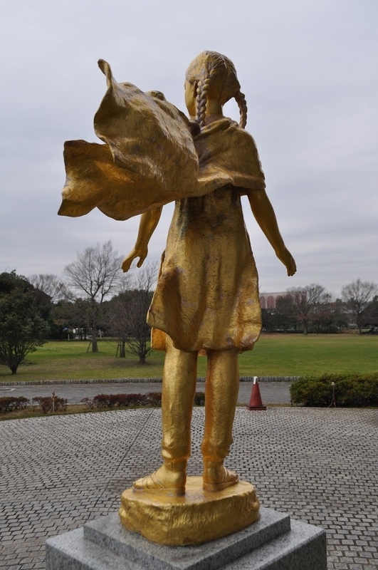 柴田鋼造《風光る》1995年,総合体育館南側出入口 - モニュメント備忘録