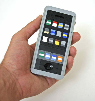 iPhone:Nathan Sawaya