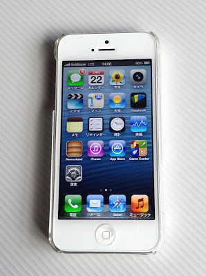 TUNEWEAR eggshell for iPhone5をiPhone5に取り付けたところ