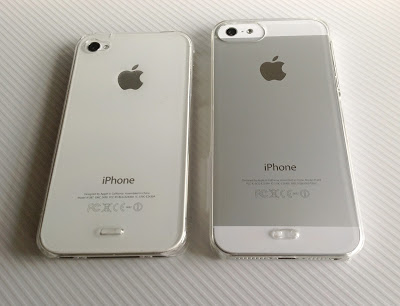 TUNEWEAR eggshellをそれぞれ取り付けたiPhone5とiPhone4S：背面