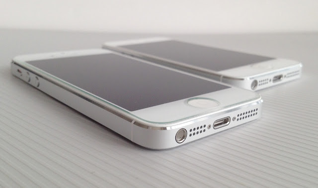 SPIGEN SGP GLAS.t iPhone5を装着したiPhone5