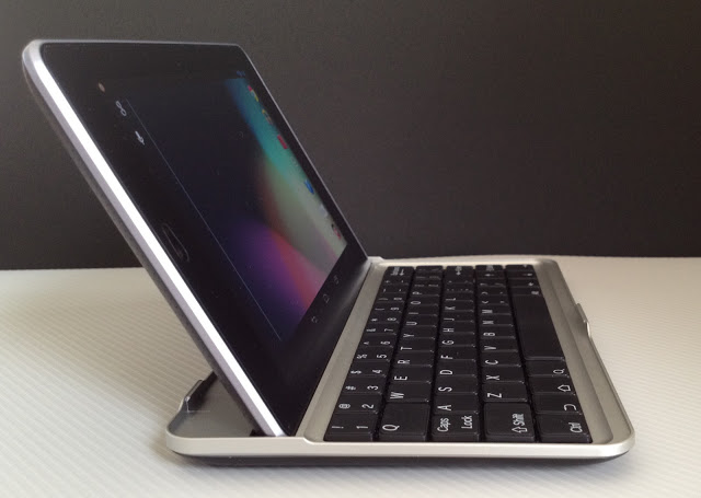 Bluetooth Keyboard for Google Nexus7を側面側から見たところ