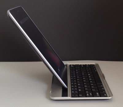 Bluetooth Keyboard for Google Nexus7にNexusを縦にして設置