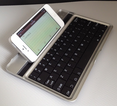 Bluetooth Keyboard for Google Nexus7にiPhone5を立たせてみる