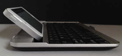 Bluetooth Keyboard for Google Nexus7にiPhone5：側面