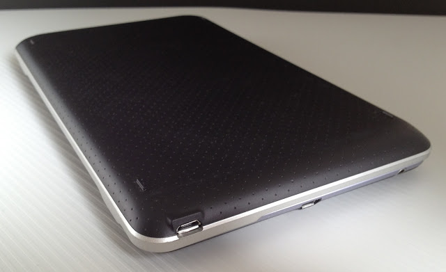 Bluetooth Keyboard for Google Nexus7の背面