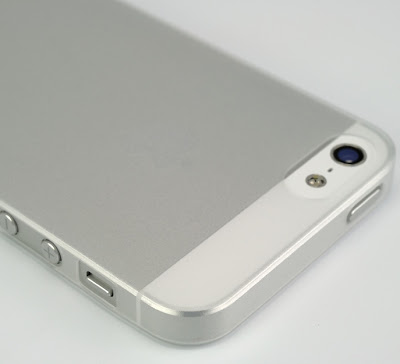 Skinny Fit Case for iPhone5：クリア：リアカメラ、電源ボタン付近