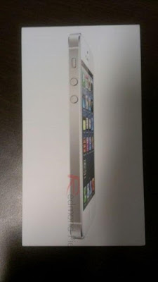 iPhone5のパッケージ ホワイト＆シルバー