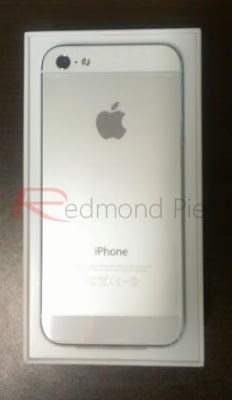 iPhone5のパッケージ ホワイト＆シルバー