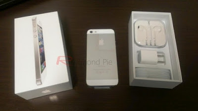 iPhone5のパッケージ ホワイト＆シルバー