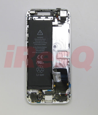iPhone5バッテリーをiPhoneのバックシェルに装着したところ