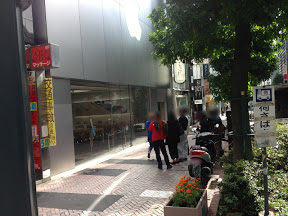 Apple Store 渋谷 10月18日午前10時ごろ