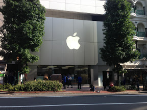 Apple Store 渋谷 2013年11月1日午前10時ごろ