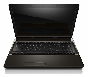 Lenovo G580 正面：キーボードはテンキー付きフルサイズ