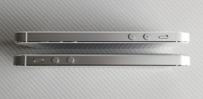 USG ITG Impossible Tempered Glassを貼ったiPhone5（写真下側）とTUNEWEAR eggshell付属フィルムを貼り付けたiPhone5