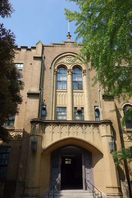 慶應義塾大学三田キャンパスの建築・彫刻見学ツアー - 墳丘からの眺め