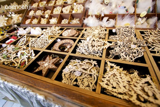 ドイツ・クリスマスマーケットで売っていた木製のオーナメント