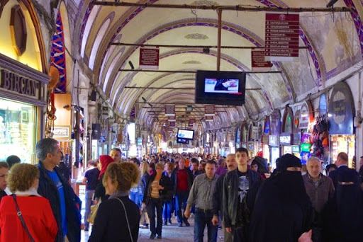 トルコ・イスタンブール：4000軒以上のお店が並ぶグランド