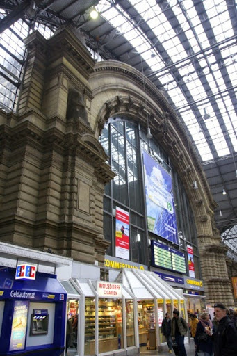フランクフルト中央駅内の売店