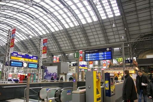 フランクフルト中央駅の掲示板