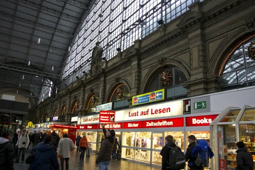 フランクフルト中央駅の本屋
