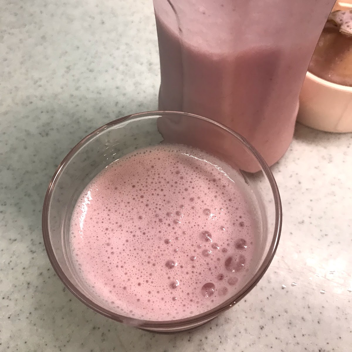 風邪２日目に冷凍イチゴで作ったいちごみるくを飲みました みんなたのしくすごせたら